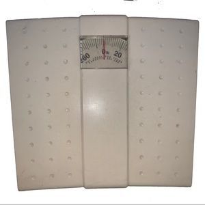 ✨🦋 SOLD 🦋✨ Weighing Scale